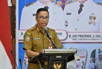 SAMBUTAN : Kepala BAPPERIDA Provinsi Kalteng Leonard S. Ampung menyampaikan sambutan sekaligus membuka acara Rakortekrenbang pada Selasa (15/4).(IST)