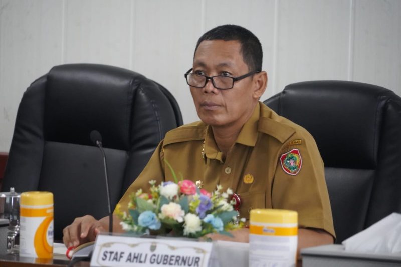 HADIRI : Stap Ahli Gubernur Bidang Ekonomi, Keuangan dan Pembangunan, Yuas Elko, hadiri Rakor Pengendalian Inflasi Tahun 2025 secara virtual di Ruang Rapat Bajakah, Kantor Gubernur Kalteng, Senin (5/5).(IST)