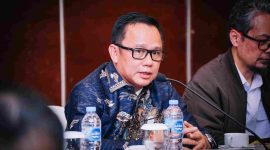 RAPAT : Kepala Dinas Energi dan Sumber Daya Mineral (ESDM) Provinsi Kalteng, Vent Christway saat mengikuti rapat belum lama ini.(IST)