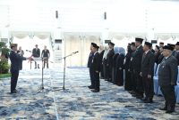 MELANTIK : Gubernur Provinsi Kalteng H. Agustiar Sabran saat melantik pejabat Pimpinan Tinggi Pratama Lingkup Pemerintah Provinsi Kalteng, Jumat (9/5).(IST)