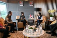 AUDIENSI : Menkomdigi Meutya Hafid saat audiensi bersama jajaran pimpinan XL Smart di kantor Kementerian Komunikasi dan Digital di Jakarta, Senin (26/5).(IST)