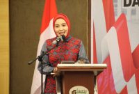SAMBUTAN : Ketua TP PKK Provinsi Kalteng, Aisyah Thisia Agustiar Sabran, saat menyampaikan sambutan Pelatihan Pendampingan bagi Korban Kekerasan dan TPPO terhadap Perempuan dan Anak, Selasa (14/5).(IST)