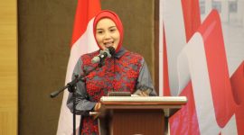 SAMBUTAN : Ketua TP PKK Provinsi Kalteng, Aisyah Thisia Agustiar Sabran, saat menyampaikan sambutan Pelatihan Pendampingan bagi Korban Kekerasan dan TPPO terhadap Perempuan dan Anak, Selasa (14/5).(IST)