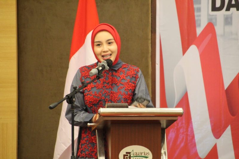 SAMBUTAN : Ketua TP PKK Provinsi Kalteng, Aisyah Thisia Agustiar Sabran, saat menyampaikan sambutan Pelatihan Pendampingan bagi Korban Kekerasan dan TPPO terhadap Perempuan dan Anak, Selasa (14/5).(IST)