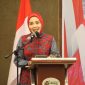 SAMBUTAN : Ketua TP PKK Provinsi Kalteng, Aisyah Thisia Agustiar Sabran, saat menyampaikan sambutan Pelatihan Pendampingan bagi Korban Kekerasan dan TPPO terhadap Perempuan dan Anak, Selasa (14/5).(IST)