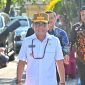 HADIRI : Gubernur Provinsi Kalteng H. Agustiar Sabran didampingi Plt Kadisdik Muhammad Reza Prabowo saat menghadiri peletakan batu pertama pembangunan Dapur Satuan Pelayanan Pemenuhan Gizi (SPPG) Makan Bergizi Gratis (MBG) oleh Polda Kalteng, Kamis (8/5).(IST)