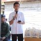 MENYAMPAIKAN - Plt. Kepala Disdagperin Prov. Kalteng Rangga Lesmana, menyampaikan program pasar murah.(IST)