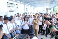 BERDIALOG : Gubernur Provinsi Kalteng H. Agustiar Sabran saat berdialog bersama siswa dan siswi SMA Negeri 1 Kuala Kapuas, Rabu (7/5).(IST)