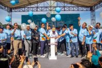 LAUNCHING : Gubernur Provinsi Kalteng H. Agustiar Sabran saat melakukan Grand Launching Fitur QRIS pada Betang Mobile Bank Kalteng yang dirangkaikan dengan kegiatan FunWalk dan berlangsung meriah di kawasan Bundaran Besar Palangka Raya, Sabtu pagi (17/5).(IST)
