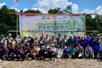 FOTO: Para patani bersama Polsek Mentaya Hulu melakukan penanaman jagung di Kecamatan Mentaya Hulu.