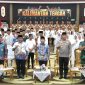 FOTO BERSAMA : Gubernur Provinsi Kalteng H. Agustiar Sabran, beserta Wakil Gubernur H.Edy Pratowo, Forkopimda dan para calon jamaah haji asal Kalteng saat foto bersama usai kegiatan silaturahmi yang digelar di Aula Jayang Tingang, Kantor Gubernur Kalteng, pada Jumat (9/5).(IST)