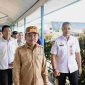 KUNJUNGI : Gubernur Provinsi Kalteng H. Agustiar Sabran didampingi Plt Kadisdik M Reza Prabowo saat mengunjungi SMAN 1 Kuala Kapuas, Rabu (7/5).(IST)