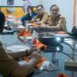RAPAT : Plt DP3AP2KB Umar Kaderi saat menghadiri rapat terkait penanganan stunting, Selasa (20/5).(IST)