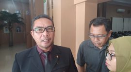 DIWAWANCARAI: Plt. Kepala Dishub Kotim, Raihansyah saat diwawancarai awak media belum lama ini.(IST)