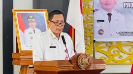 SAMBUTAN : Staf ahli Gubernur Bidang Ekonomi, Keuangan, dan Pembangunan, Yuas Elko saat menyampaikan sambutan saat kegiatan Uji Kompetensi dan Sertifikasi Jabatan Fungsional Satpol PP  yang di gelar di Aula Sei Kapuas BPSDM Kalteng, Rabu (7/5).(IST)