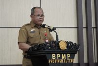 SAMBUTAN : Plh Asisten Pemerintahan dan Kesejahteraan Rakyat Setda Kalteng, Maskur saat menyampaikan sambutan Rapat koordinasi tahapan revitalisasi bahasa daerah yang digelar di Aula Balai Penjaminan Mutu Pendidikan (BPMP) Kalteng, Senin (5/5).(IST)