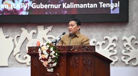 SAMBUTAN : Wakil Gubernur Provinsi Kalteng H. Edy Pratowo saat menyampaikan sambutan  Gubernur pada Rapat Paripurna di DPRD Provinsi Kalteng, Senin (5/5).(IST)