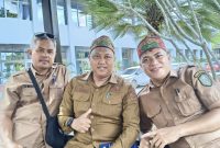 BERBINCANG : Kepala Desa Pamalian, Aan T bersama kades lainnya saat berbincang santai usai menghadiri kegiatan belum lama ini.(IST)
