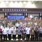FOTO BERSAMA : Gubernur Kalteng H. Agustiar Sabran bersama Menteri Koordinator Bidang Perekonomian dan Pangan, Zulkifli Hasan saat foto bersama usai rapat koordinasi di Aula Jayang Tingang, Kantor Gubernur, pada Kamis (22/5).(IST)