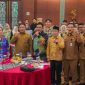FOTO BERSAMA : Wakil Gubernur Kalteng, H. Edy Pratowo, membuka secara resmi Forum Group Discussion (FGD) yang digagas oleh HMI Kalteng, Acara yang digelar di salah satu Hotel di Palangka Raya, Selasa (24/6).(IST)