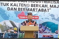 LAPORAN: Kepala DPMPTSP Provinsi Kalteng Sutoyo saat menyampaikan laporan kegiatan pada Forum PTSP Se Kalteng belum lama ini.(IST)