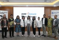 FOTO BERSAMA : Menteri Komunikasi dan Digital, Meutya Hafid, saat foto bersama usai mengikuti Forum Bisnis Indonesia yang berlangsung di Wisma Bisnis Indonesia, Jakarta Pusat, Selasa (10/06).(IST)