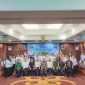 FOTO BERSAMA : Plt. Sekretaris Daerah Provinsi Kalteng Leonard S. Ampung, Kepala Badan Kesbangpol, M. Katma F. Dirun saat foto bersama usai kegiatan dialog Huma Betang dilaksanakan di Aula Eka Hapakat, Kompleks Kantor Gubernur Kalteng, Rabu (18/6).(IST)