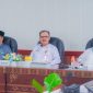 RAPAT : Asisten Ekbang Herson B. Aden saat memimpin Rapat Persiapan Pelaksanaan Pawai Muharram dan Doa Bersama dalam rangka menyambut Tahun Baru Islam 1 Muharram 1447 Hijriah/2025 Masehi, Rabu (25/6).(IST)