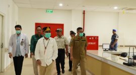 KUNJUNGI : Gubernur Kalteng H. Agustiar Sabran, saat melakukan kunjungan kerja ke RSUD Hanau Kabupaten Seruyan, pada Senin (9/6).(IST)