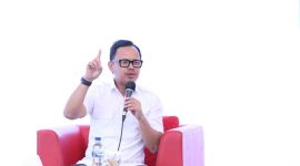 PEMATERI : Wamendagri Bima Arya Sugiarto saat memberikan materi pada Kuliah Umum Nasional di Universitas Pasundan Kota Bandung, Rabu (4/6).(IST)