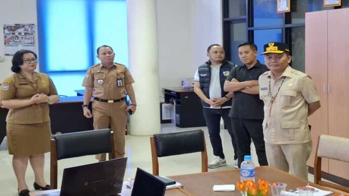 SIDAK : Gubernur Kalteng H. Agustiar Sabran saat melakukan sidak ke Kantor DPMPTSP Provinsi Kalteng, Selasa (24/6).(IST)