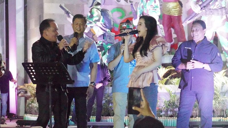 HADIRI : Gubernur Kalteng Agustiar Sabran menghadiri acara Huma Betang Night di Bundaran Besar Palangka Raya, Sabtu malam (21/06).(IST)