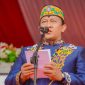 SAMBUTAN : Wagub H. Edy Pratowo saat membaca sambutan tertulis Gubernur dalam Upacara Peringatan Hari Jadi ke-75 Kabupaten Barito Utara, Senin (30/6/2025).(IST)