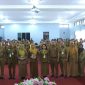 FOTO BERSAMA : Asisten Administrasi Umum Sekretariat Daerah Provinsi Kalteng, Sunarti,  Kepala BPSDM Provinsi Kalteng, Nunu Andriani saat foto bersama dengan peserta pelatihan K3 di Aula BPSDM Provinsi Kalteng, Senin (23/6).(IST)