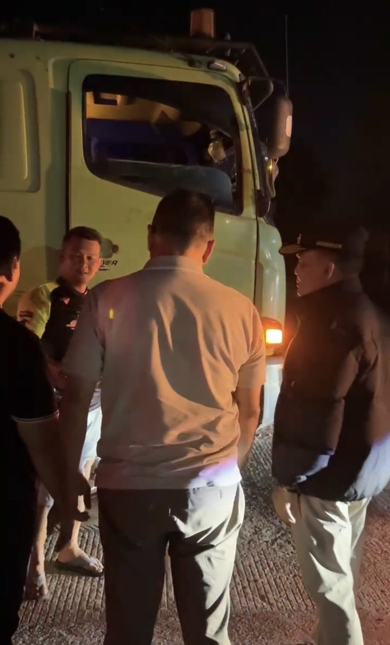 SIDAK : Gubernur  Kalteng, Agustiar Sabran saat melakukan inspeksi mendadak (sidak) di Jalan Lingkar Selatan, Sampit, Kabupaten Kotim pada Rabu malam (4/6).(IST)
