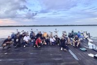 KOPDAR : Warscoot.id Community Sampit saat melakukan tour sambil santai disalah satu pelabuhan pelangsian di Kota Sampit, Minggu (15/6).(IST)