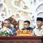 RAPAT PARIPURNA : Ketua DPRD Provinsi Kalteng Arton S Dohong bersama Plt Sekda Provinsi Leonard S Ampung saat menghadiri Rapat Paripurna di DPRD, Senin (16/6).(IST)