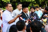 DIWAWANCARAI: Mendagri Muhammad Tito Karnavian saat diwawancarai usai melaksanakan salat Iduladha 1446 Hijriah di Masjid Istiqlal Jakarta, Jumat (6/6).(IST)
