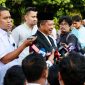 DIWAWANCARAI: Mendagri Muhammad Tito Karnavian saat diwawancarai usai melaksanakan salat Iduladha 1446 Hijriah di Masjid Istiqlal Jakarta, Jumat (6/6).(IST)