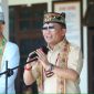 MEMBUKA : Gubernur Kalteng H. Agustiar Sabran saat membuka pasar murah yang dilaksanakan di SMAN 1 Kuala Kurun, Sabtu (21/6).(IST)