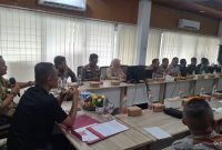 RAPAT: Hadir dalam kesempatan tersebut antara lain Kasubdit Indagsi Ditreskrimum Polda Kalteng, Pimpinan Perum Bulog Kanwil Kalteng, Kabid TPHP Provinsi Kalteng, perwakilan BPS Provinsi Kalteng, pimpinan Cabang Kantor Bulog dari berbagai kabupaten serta kehadiran personel Polda Kalteng.(IST)