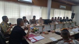 RAPAT: Hadir dalam kesempatan tersebut antara lain Kasubdit Indagsi Ditreskrimum Polda Kalteng, Pimpinan Perum Bulog Kanwil Kalteng, Kabid TPHP Provinsi Kalteng, perwakilan BPS Provinsi Kalteng, pimpinan Cabang Kantor Bulog dari berbagai kabupaten serta kehadiran personel Polda Kalteng.(IST)