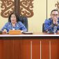 SOSIALISASI: Sekretaris Diskominfosantik Provinsi Kalteng Tuty Sulistyowatie bersama Kepala Bagian Reformasi Birokrasi dan Akuntabilitas Kinerja Yosias saat sosialisasi Evaluasi Implementasi Budaya Kerja ASN BerAKHLAK, yang dilaksanakan di Aula Kanderang Tingang, Palangka Raya,Selasa (17/6/2025).(IST)