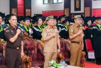 HADIRI : Gubernur Kalteng H. Agustiar Sabran saat menghadiri Wisuda Sarjana dan Pascasarjana di Aula UPR periode Juni 2025, Senin (30/6).(IST)