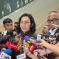 DIWAWANCARAI : Menteri Keuangan, Sri Mulyani saat diwawancarai awak media, Senin (2/6).(IST)