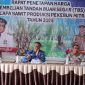 PIMPIN: Kabid Lohsar Achmad Sugianor saat memimpin Rapat Penetapan Harga TBS yang digelar Dinas Perkebunan Provinsi Kalteng di Aula Kantor Disbun Kalteng, Kamis (17/7/2025).(IST)