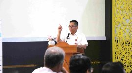 MEMBUKA: Plt. Sekretaris Daerah Provinsi Kalteng, Leonard S. Ampung saat membuka kegiatan Sosialisasi Kode Etik dan Kode Perilaku ASN, Rabu (16/7/2025).(IST)