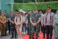 KUNJUNGAN : Gubernur Agustiar Sabran saat Mendampingi Pangdam XII/Tanjungpura Mayjen TNI Jamallulael melakukan kunjungan kerja ke Kabupaten Barito Utara, Selasa (8/7/2025).(IST)