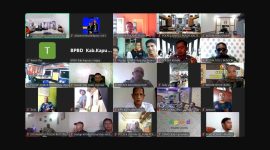 RAPAT : Kepala BPB-PK Kalteng, Ahmad Toyib saat mengikuti Rapat Evaluasi Bulanan Satuan Tugas Pengendalian Karhutla yang digelar secara virtual pada Rabu (9/7/2025). (IST)
