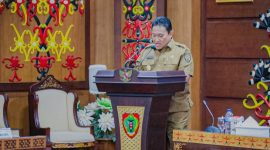 SAMBUTAN : Wakil Gubenur H. Edy Pratowo saat memberikan sambutan saat rapat Koordinasi TEPRA di Aula Eka Hapakat, Kantor Gubernur Kalteng, pada Senin (28/7/2025).(IST)
